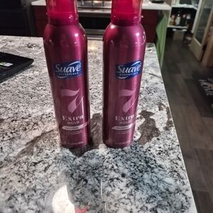 Suave Essentials Extra Hold Mousse - Vibrant Pink